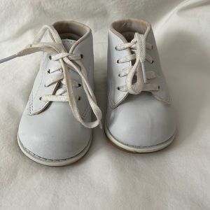 Teeny Toes white boots size 3W